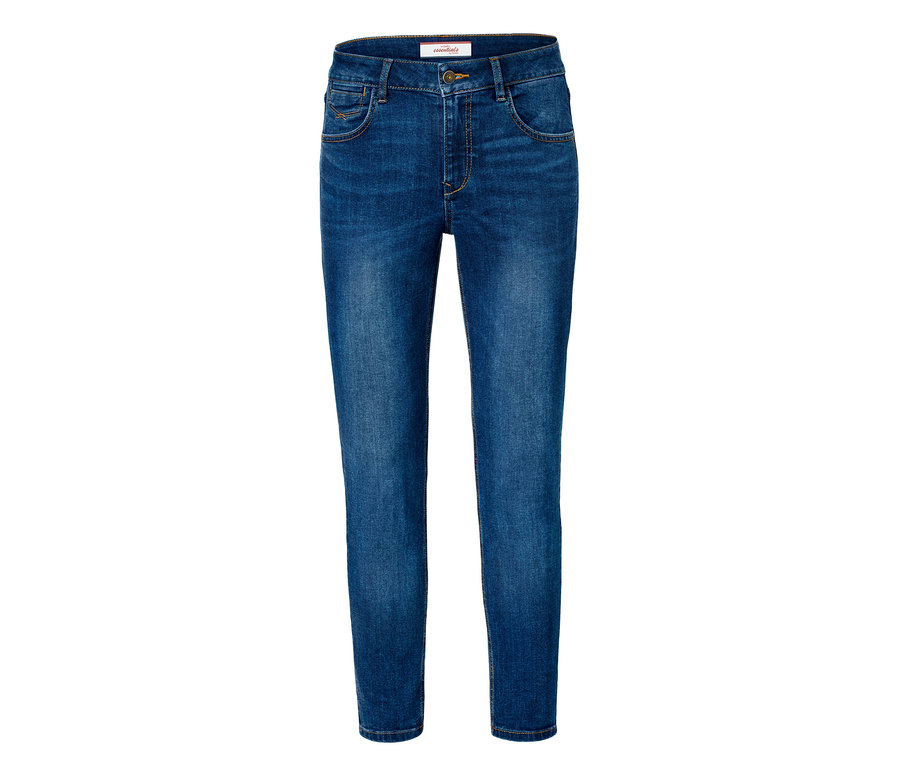 Modré džínsy s dĺžkou po členky.