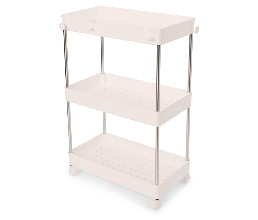 Biely trojposchodový odkladací vozík so striebornými kovovými tyčami a kolieskami.