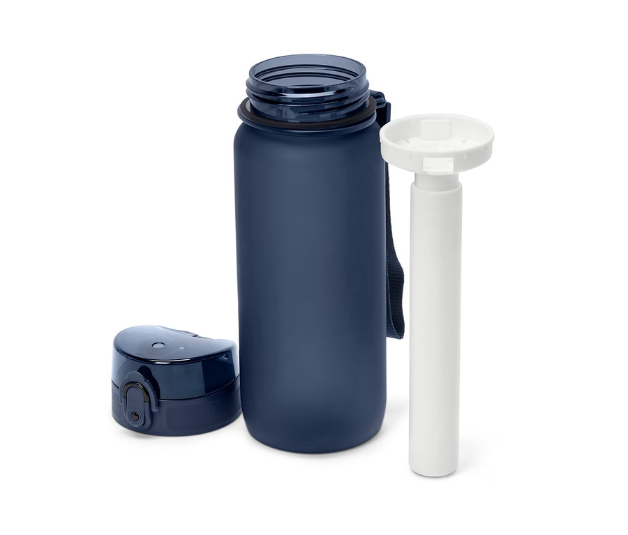 Modrá fľaša na vodu s vrchnákom a bielym filtrom.