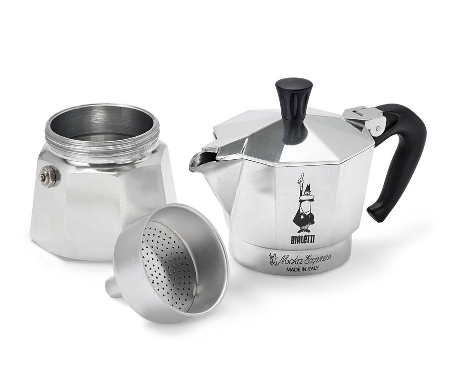 Strieborný, rozložený espresso kávovar značky Bialetti stojí na bielom pozadí.