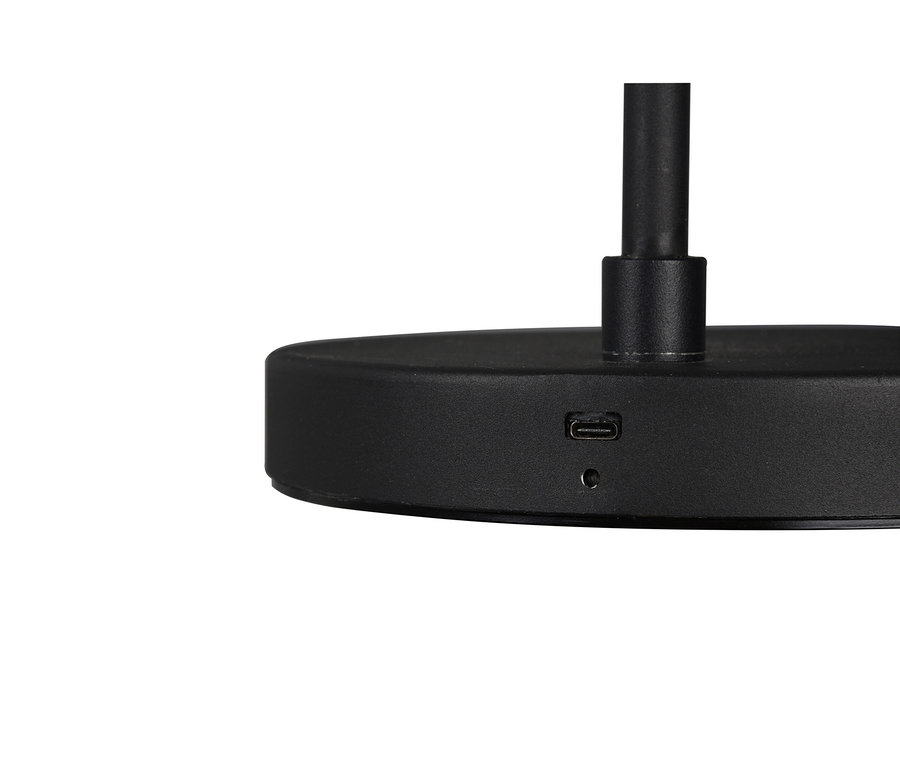 Detail matného čierneho podstavca lampy s portom USB-C a malou okrúhlou kontrolkou.