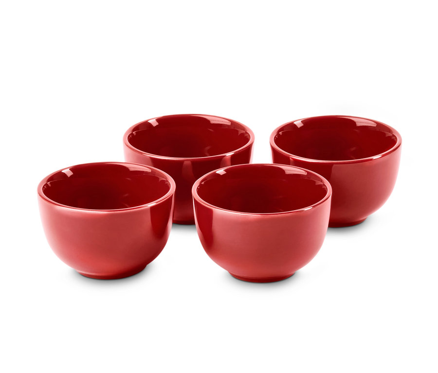 Štyri červené zapekacie misky.