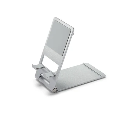 Strieborný stojan na smartfón a tablet.