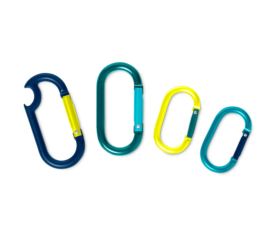 Štyri karabínky rôznych farieb.