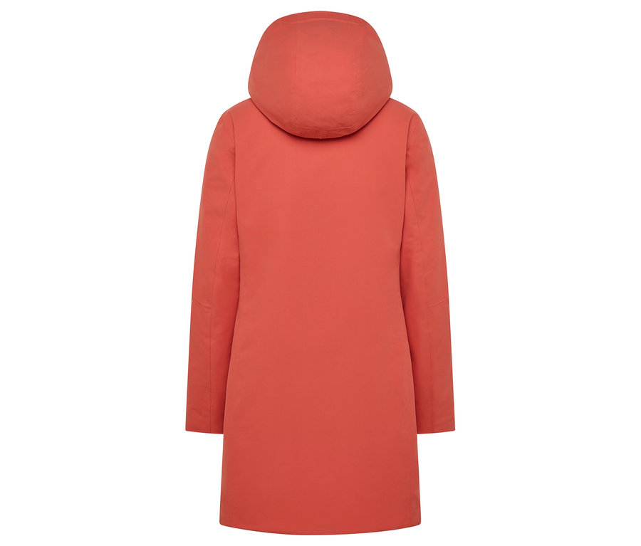 Pohľad zozadu na koralovo červený kabát s kapucňou.