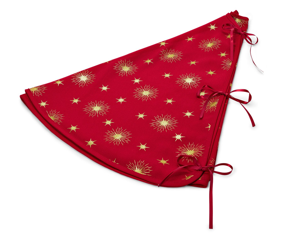 Červený obal na vianočný stromček so zlatými hviezdami a stuhami.