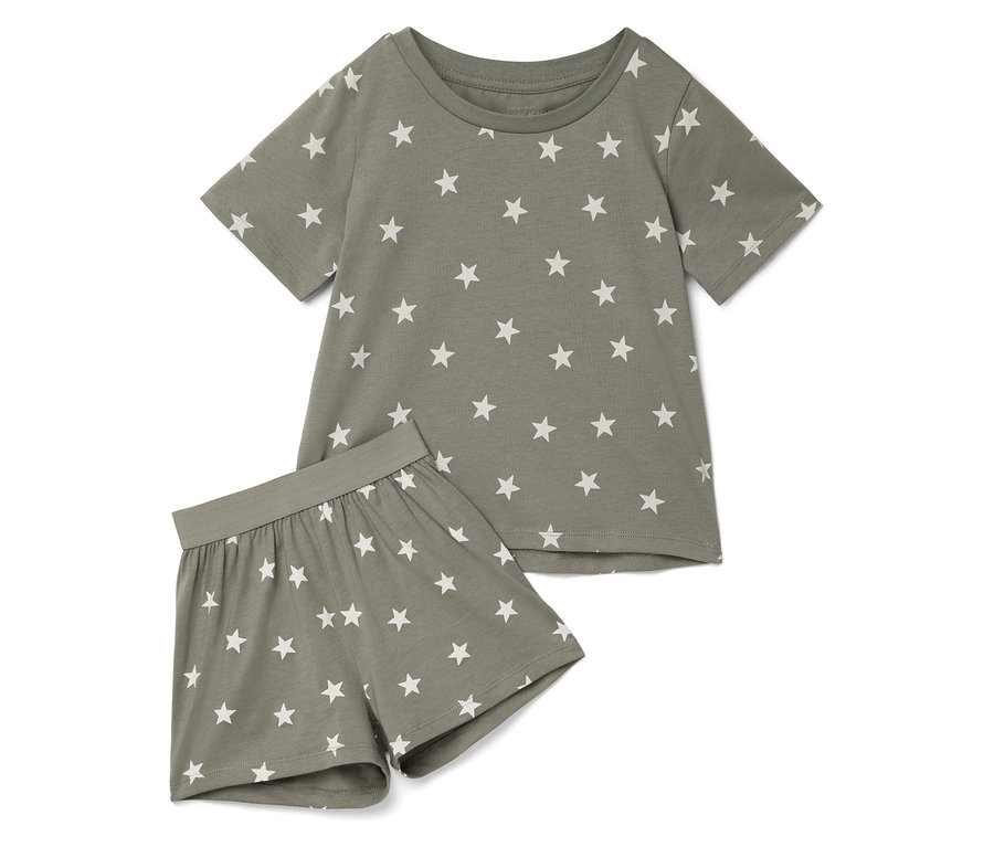 Sivá pyžamová súprava s bielymi hviezdami, pozostávajúca z trička a šortiek.