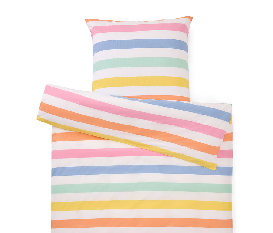 Súprava obliečok s farebnými pruhmi, pozostávajúca z obliečky na vankúš a prikrývku.