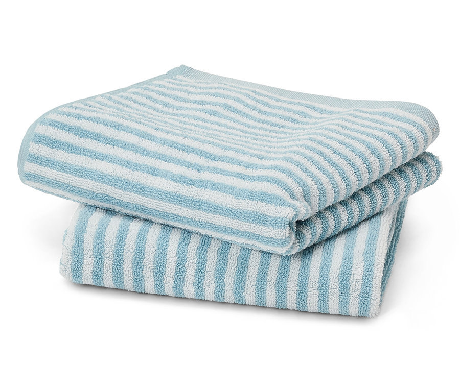 Stoh troch svetlomodrých a bielych pruhovaných uterákov.