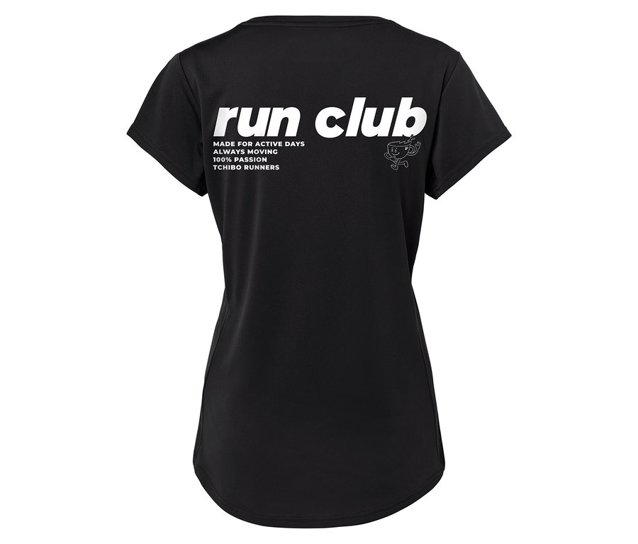 Čierne tričko s bielym nápisom „run club“, sloganom a logom Tchibo.