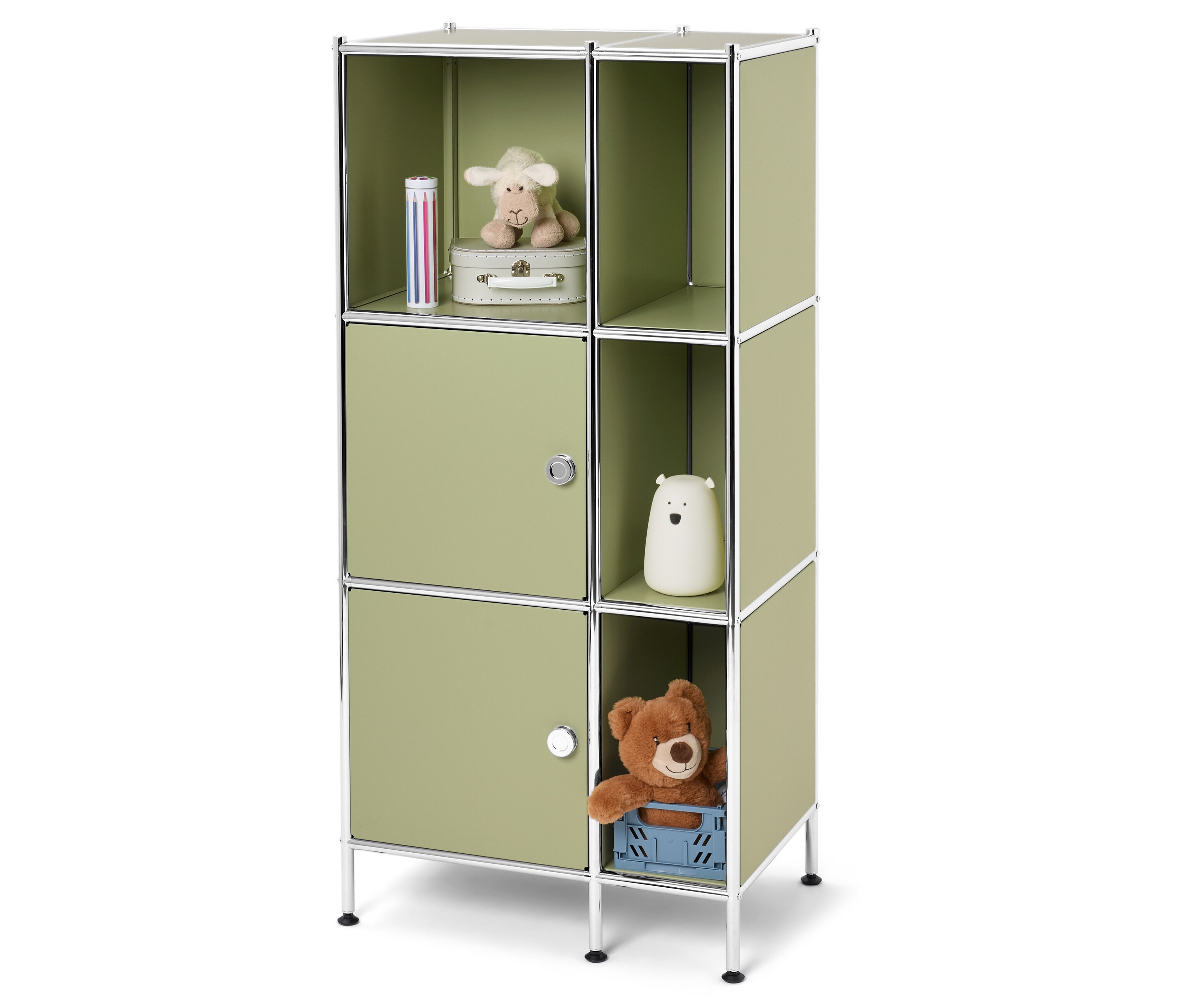 Zelený, modulárny regál s hračkami a dekoratívnymi predmetmi.