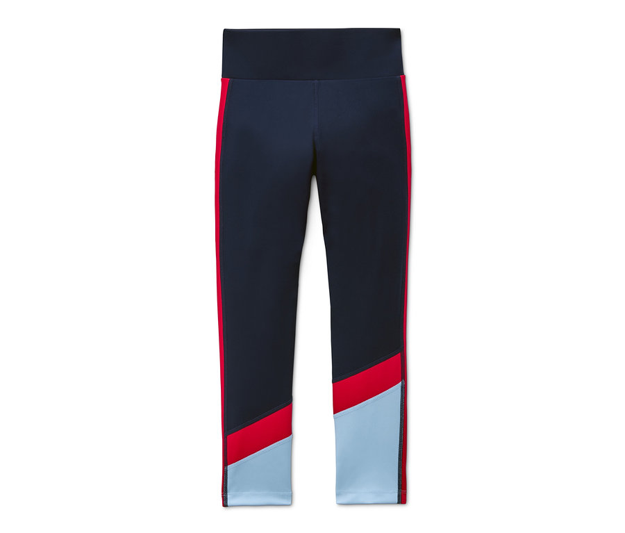 Detail športových legín s vysokým pásom a recyklovaným polyesterom, colorblocking.