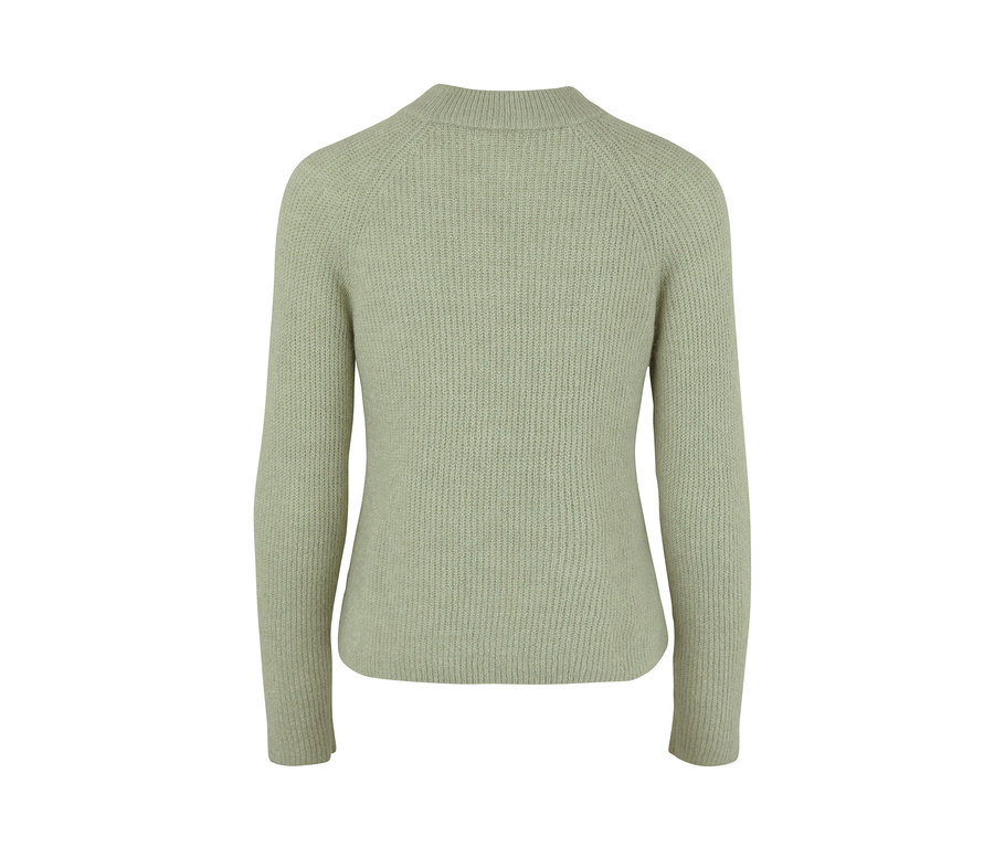 Pohľad zozadu na šalviovo zelený pulóver z hrubej pleteniny.