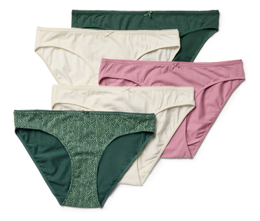 Súprava piatich párov dámskych nohavičiek rôznych farieb a vzorov. Jedny sú zelené s potlačou listov, jedny tmavozelené, jedny ružové a dvoje krémové.
