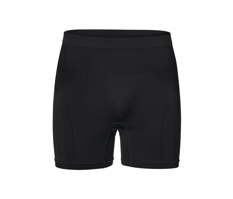 Čierne cyklistické spodky na bielom pozadí.