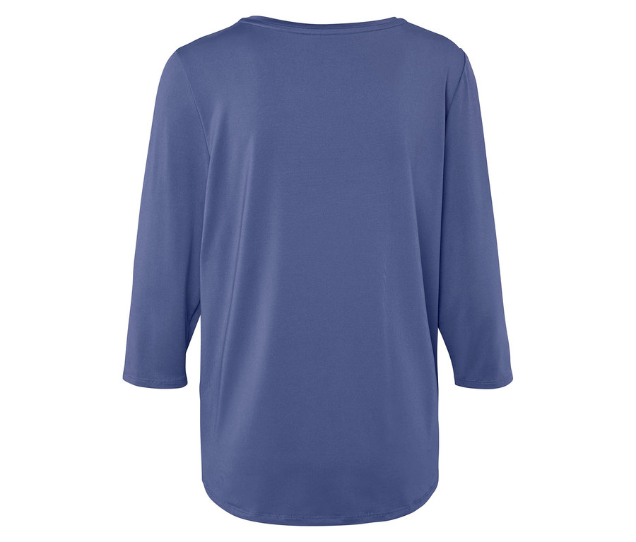 Pohľad zozadu na modré tričko s trojštvrťovým rukávom.