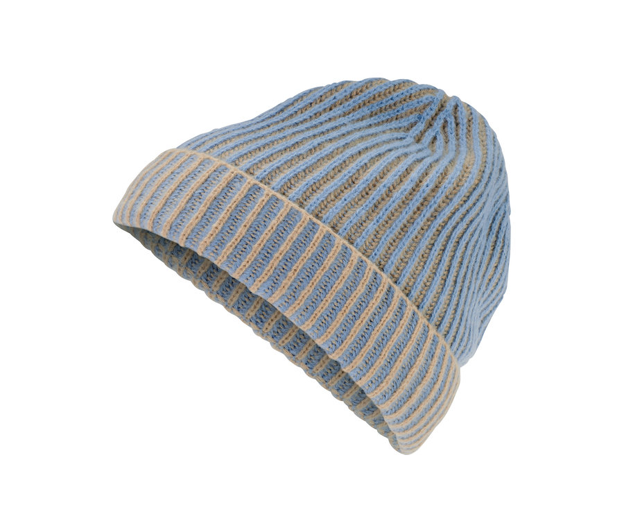 Pletená čiapka s modrými a béžovými pruhmi.