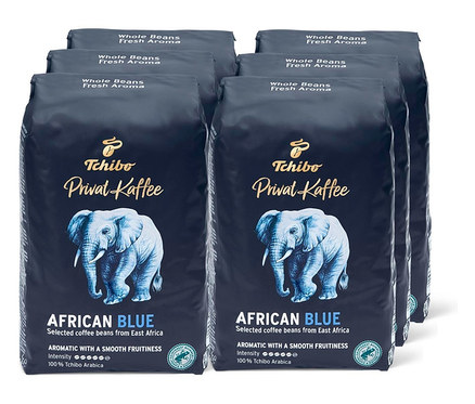 Šesť balení zrnkovej kávy Privat Kaffee African Blue.