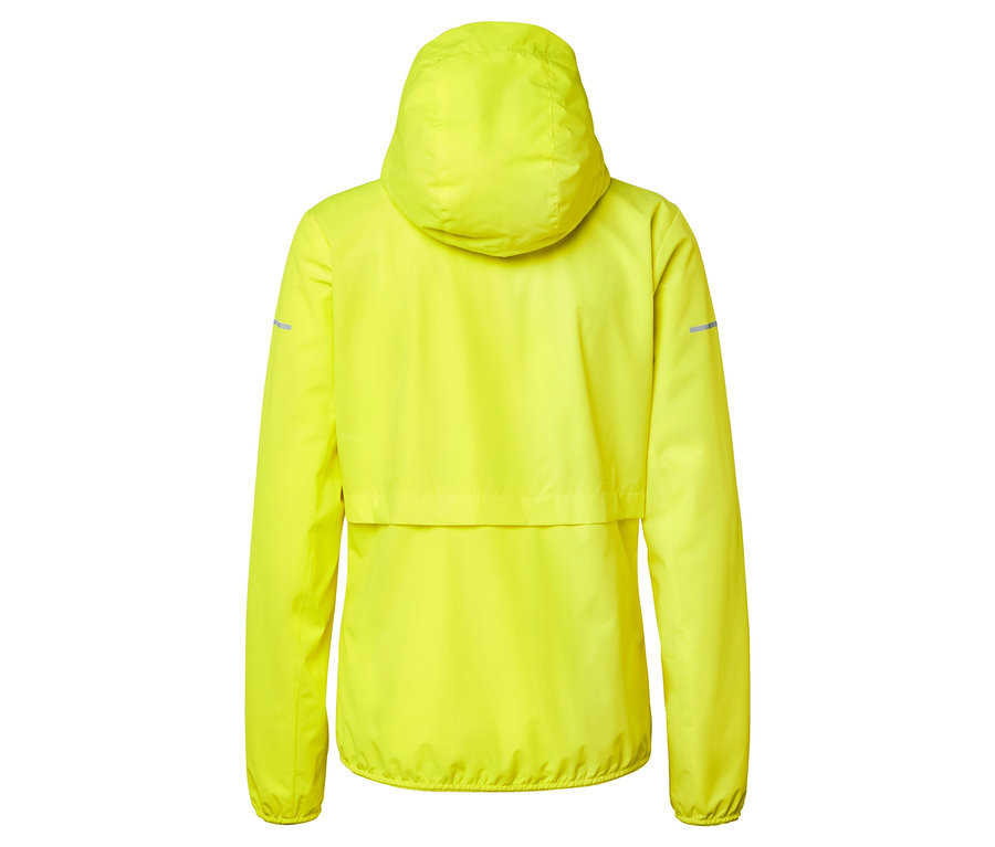 Pohľad zozadu na neónovo žltú bundu s kapucňou.