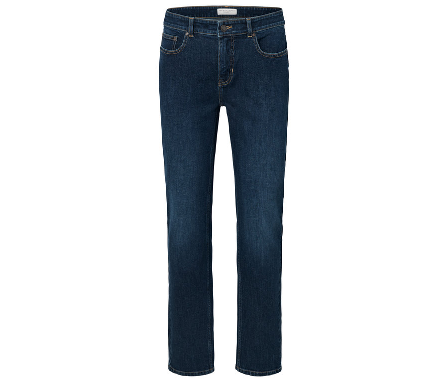 Modré džínsy na bielom pozadí.