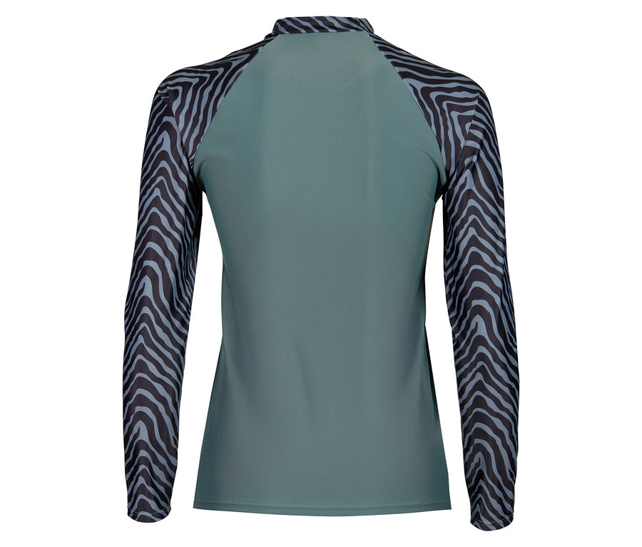 Pohľad zozadu na priliehavý top s dlhým rukávom so vzorom zebry.
