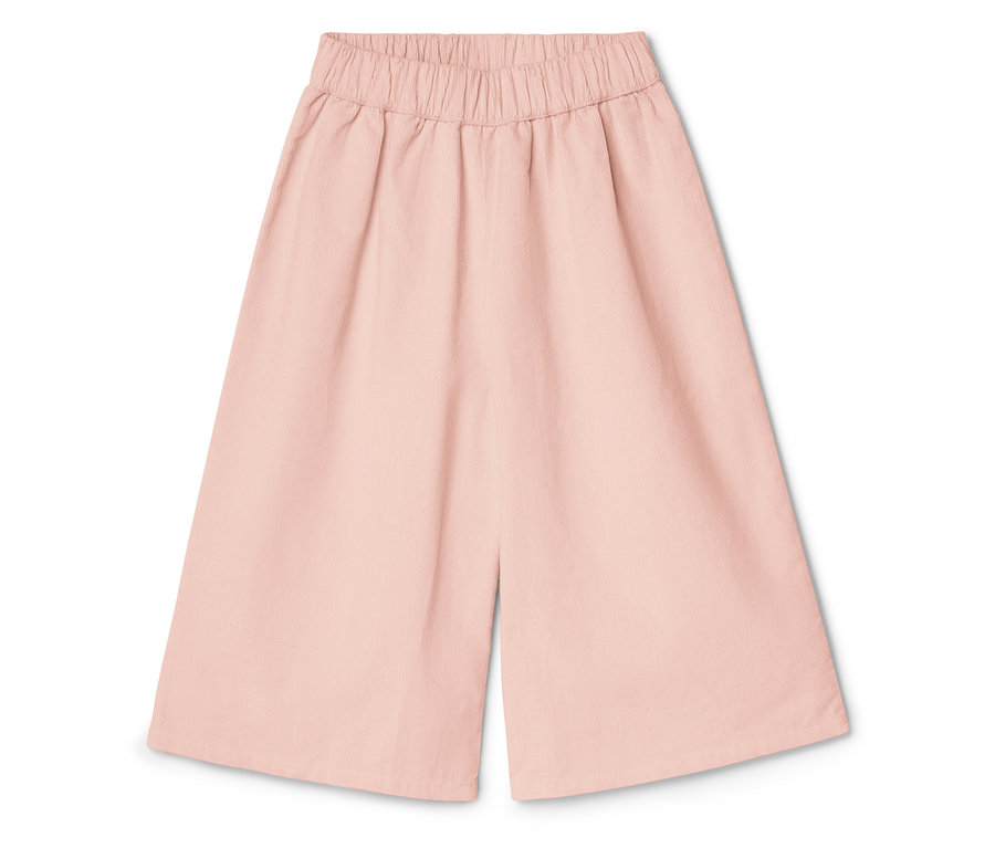 Ružové culottes s elastickým pásom ležia na bielom pozadí.