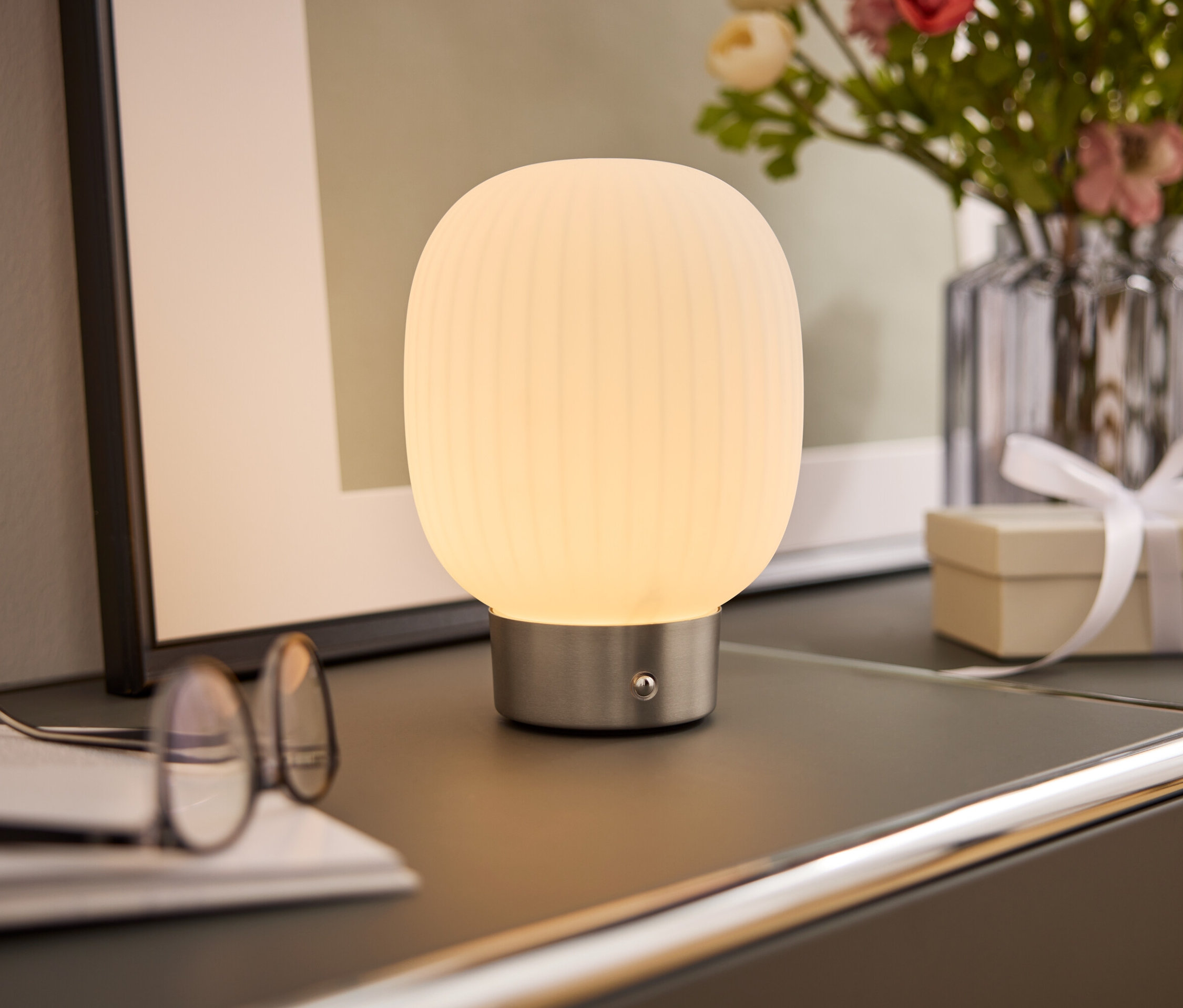 Tchibo - Stolová LED lampa s akumulátorom so skleneným tienidlom