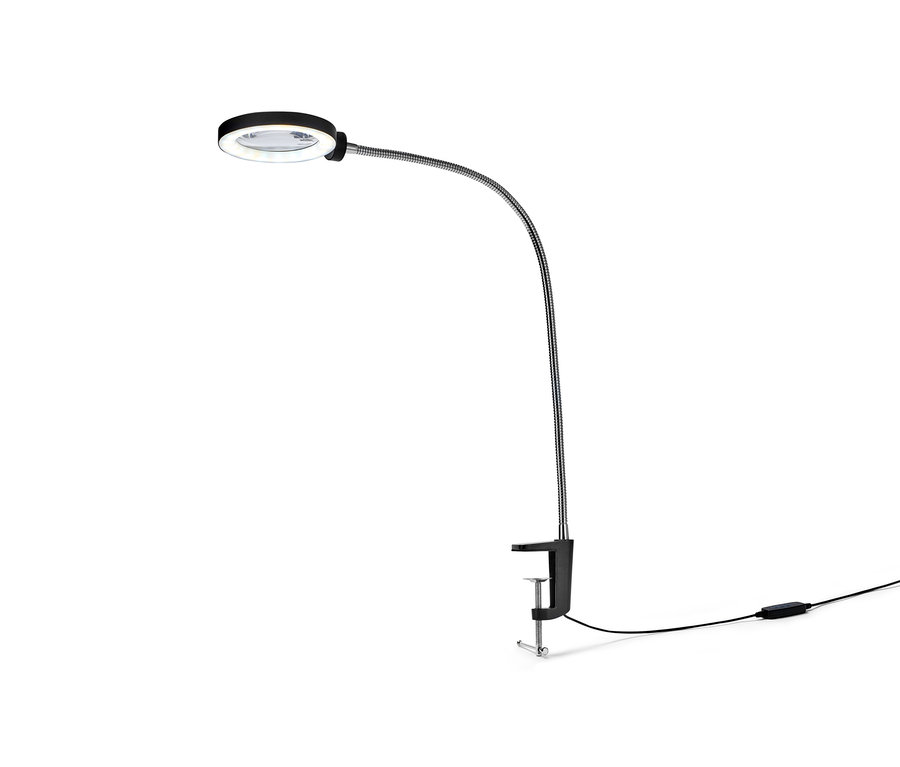 Čierna lampa na ručné práce s lupou pripevnená k stolu.