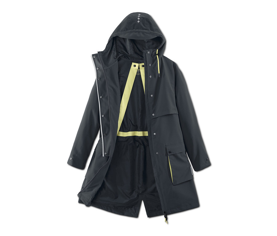 Otvorená funkčná parka do dažďa tmavej farby so kapucňou.