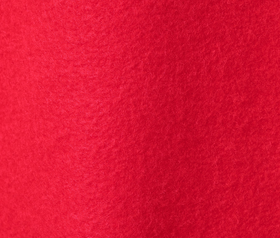 Detail červených teplákových šiat.