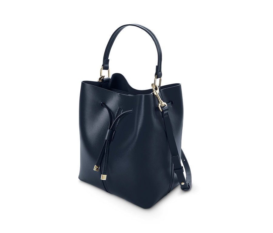 Tmavomodrá kabelka "Bucket Bag" s rúčkou a sťahovacou šnúrkou.