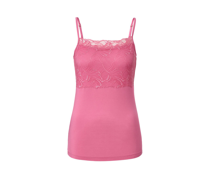 Svetloružová košieľka z modalu s čipkou na hrudi.