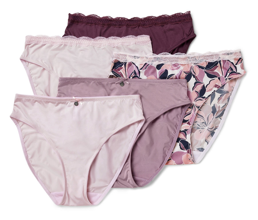 Súprava piatich dámskych nohavičiek rôznych farieb a vzorov s čipkovaným lemom.