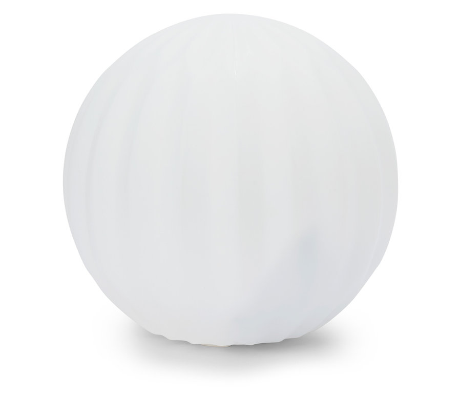 Biela guľa s vertikálnymi drážkami.