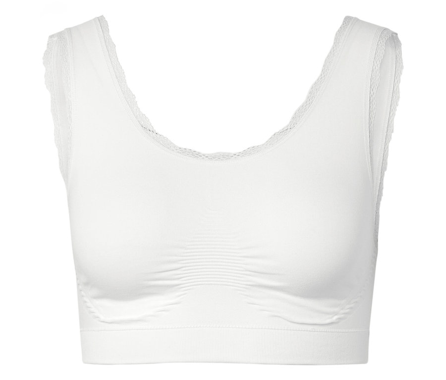 Biely bralet s čipkou na výstrihu a prieramkoch.