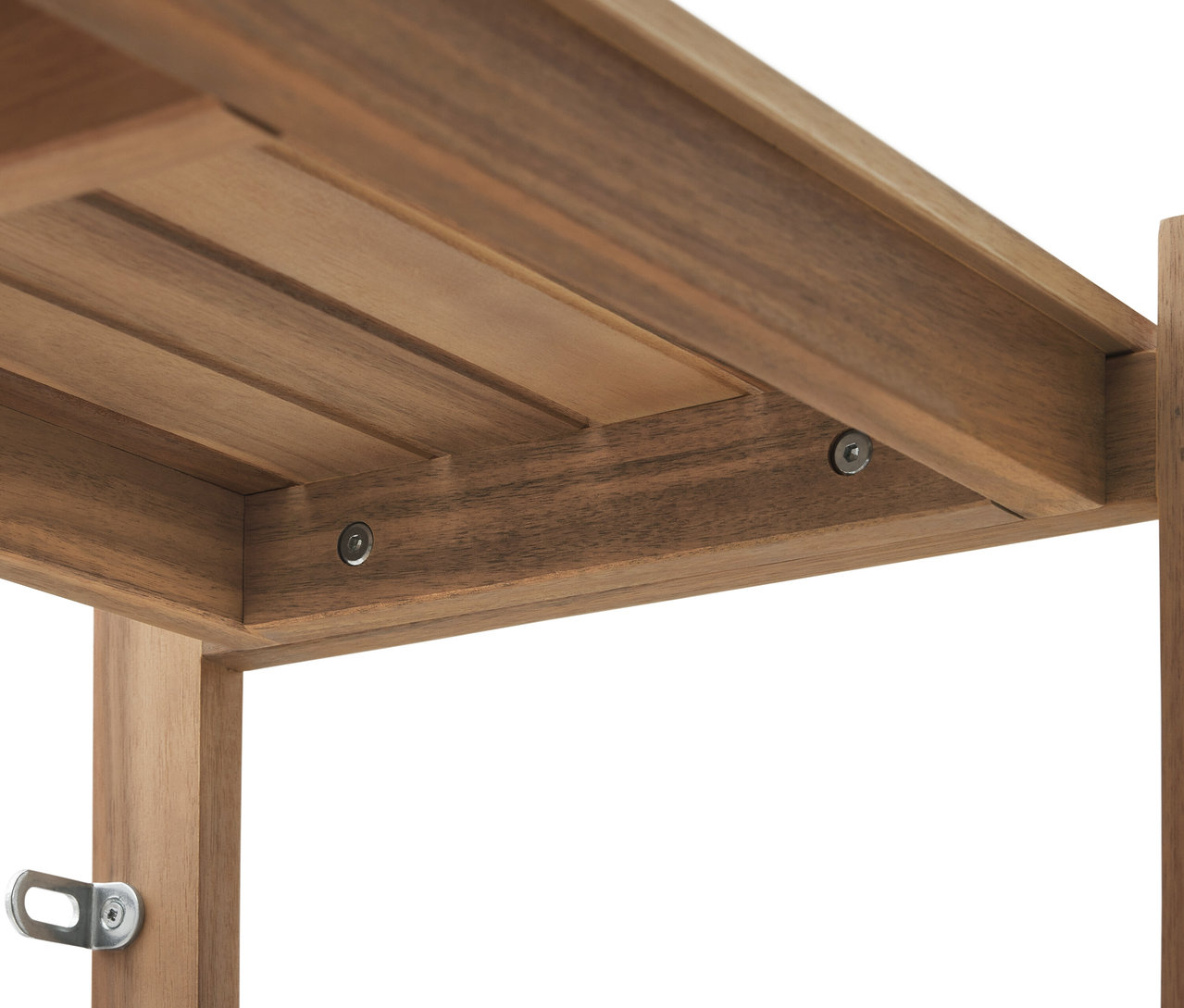 Detailný pohľad na vonkajšiu policu s individuálne umiestniteľnými policami.