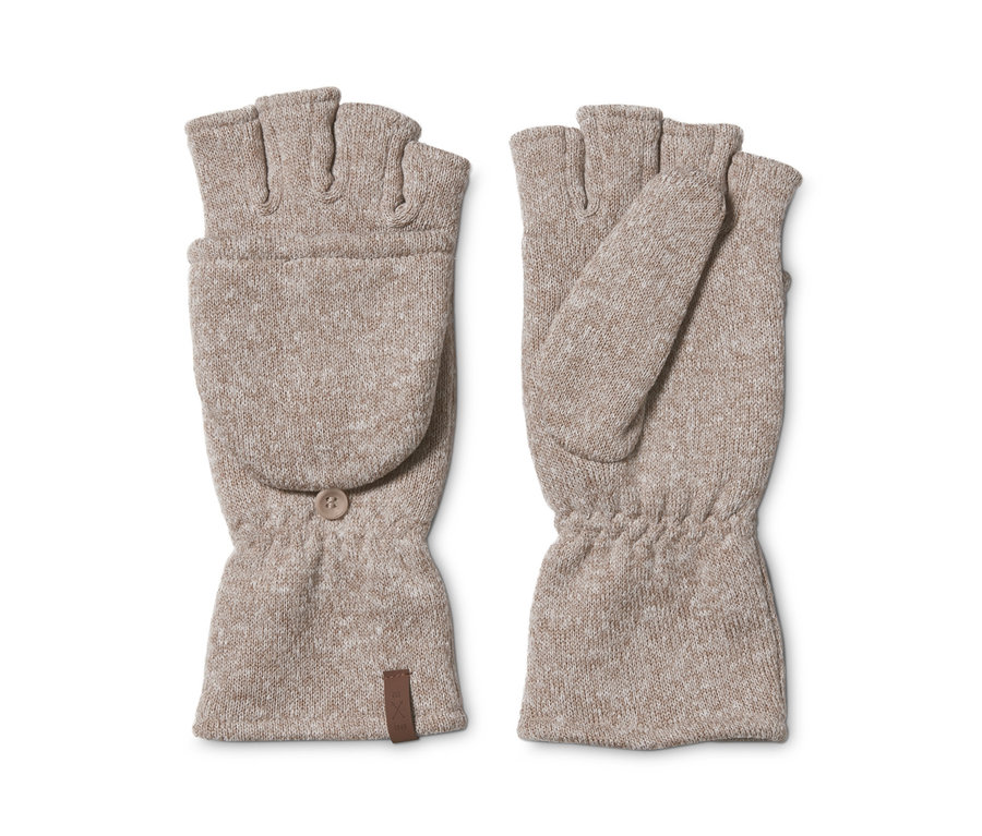 Dve béžové pletené flísové odklápacie palčiaky na bielom pozadí.