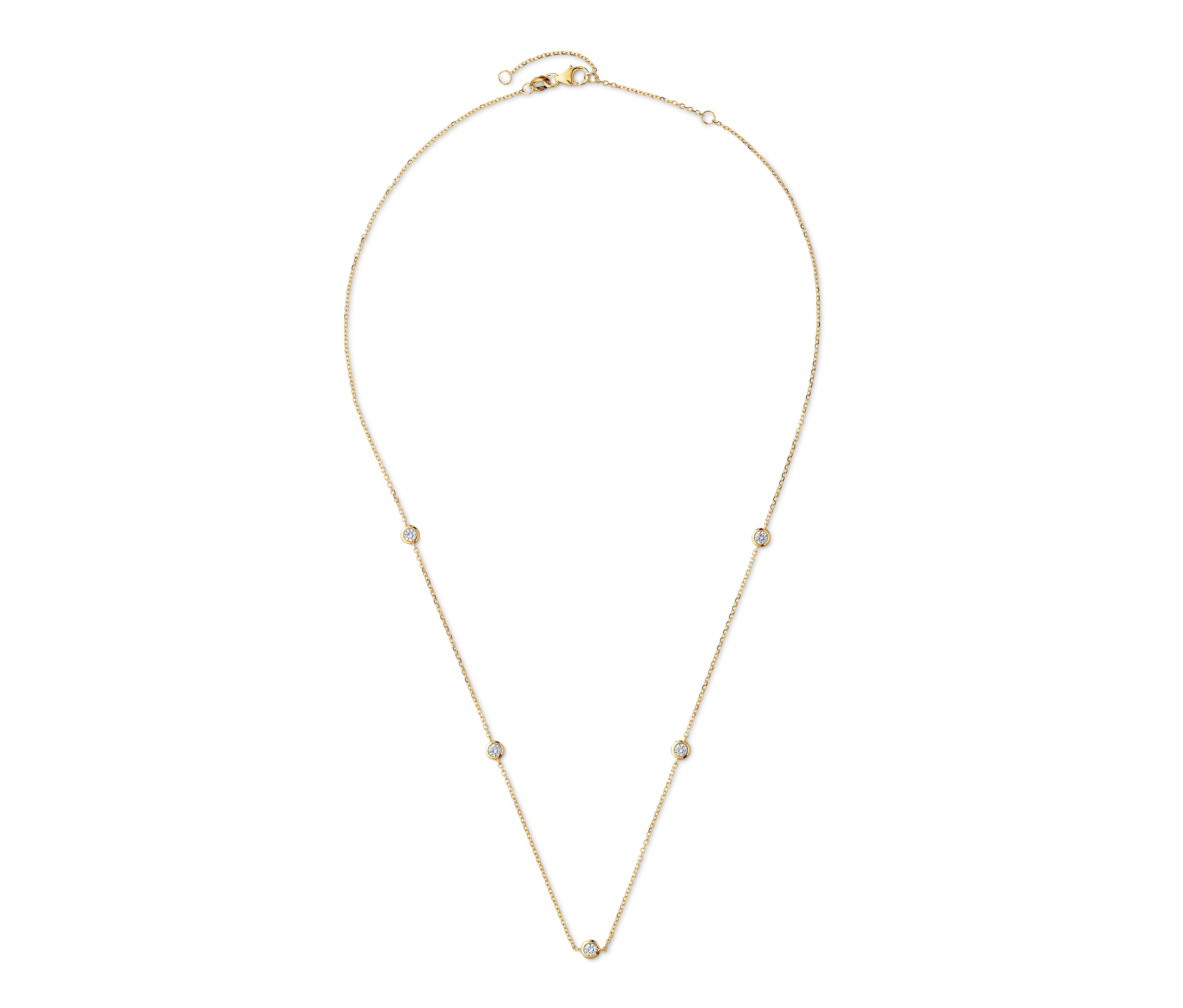 Zlatý náhrdelník so zirkónmi.