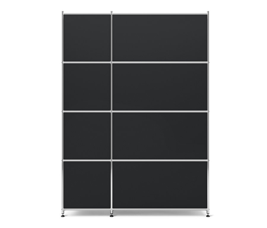 Čierna kovová skrinka »CN3« so 4 výklopnými priečinkami.