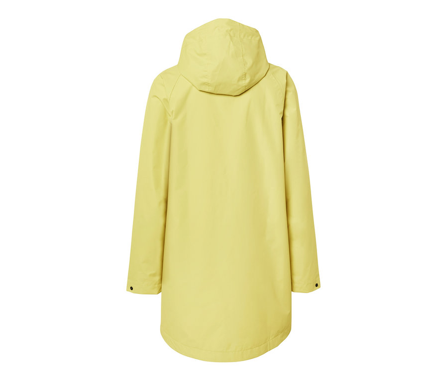 Pohľad zozadu na žltú bundu do dažďa s kapucňou.