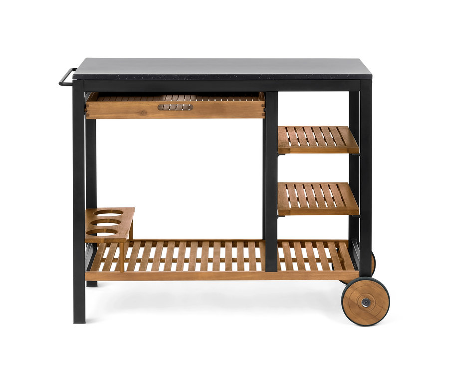 Čierny grilovací vozík »Elin« so zásuvkou a betónovou pracovnou doskou a drevenými policami.
