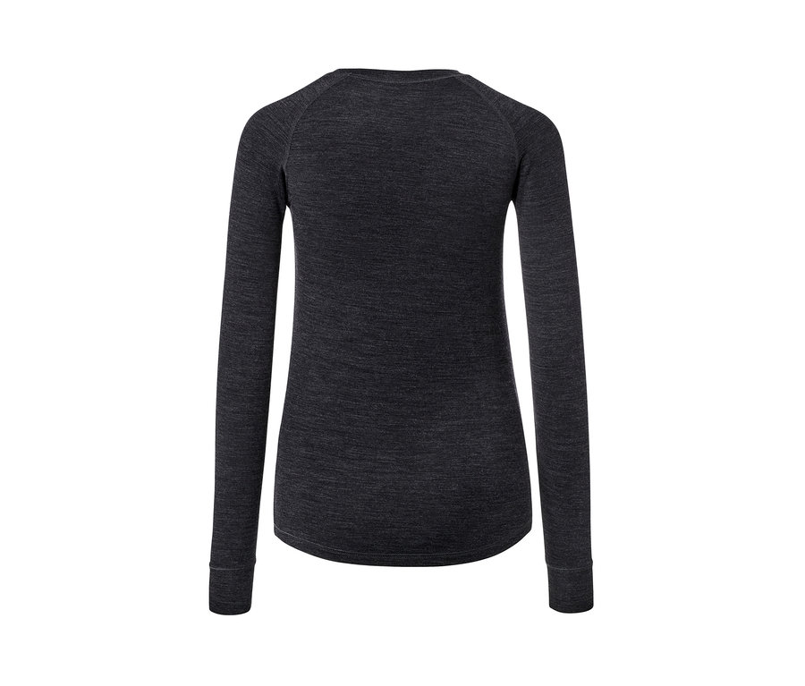 Detail dámskeho funkčného trička s dlhým rukávom s vlnou certifikovanou podľa RWS, zobrazeného zozadu.