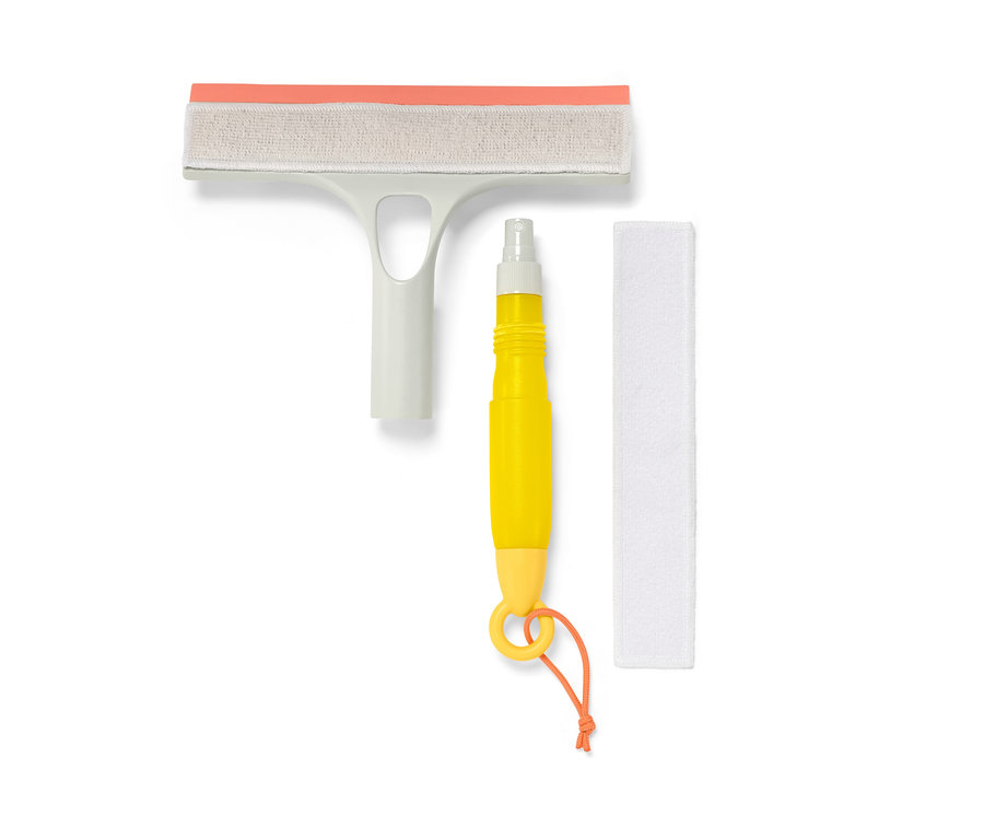 Stierka na okná 3 v 1 s oranžovou gumovou lištou, bielou stierkou a žltou nádobou na čistiaci prostriedok.