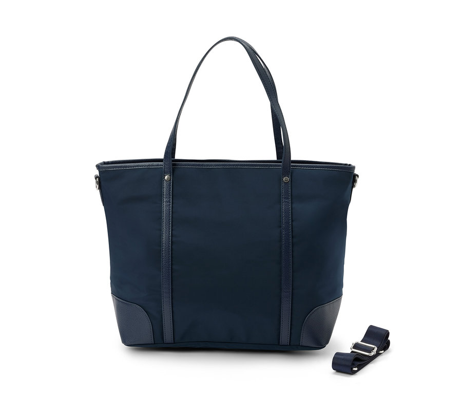 Modrá nákupná taška s rúčkami a popruhom.