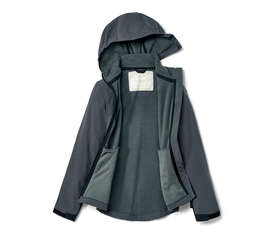 Otvorená detská softshellová bunda sivej farby s kapucňou.