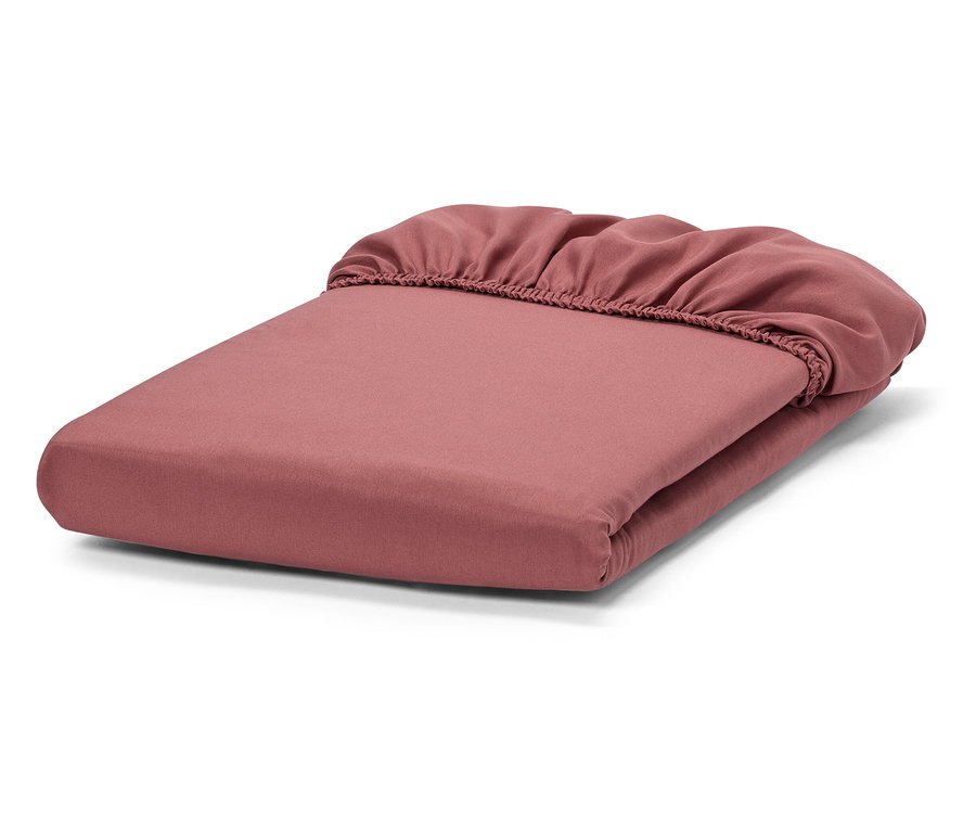 Zložená ružová plachta s gumou.