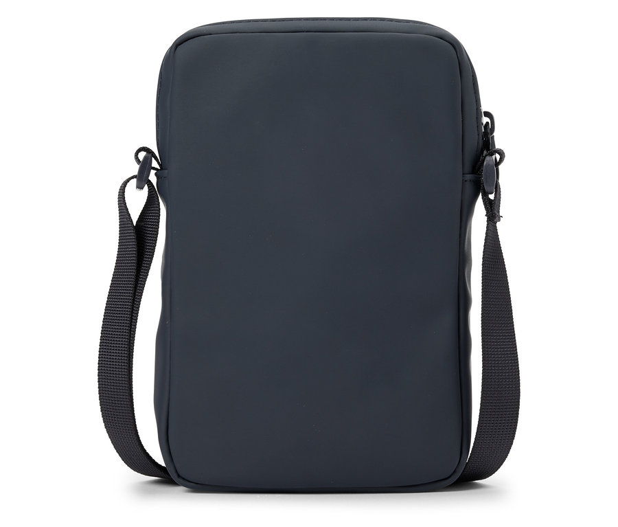 Tmavo modrá taška cez rameno na bielom pozadí.