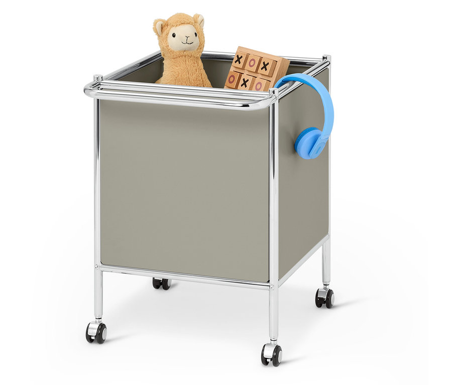 Krabica na hračky s plyšovou hračkou, hrou a slúchadlami.