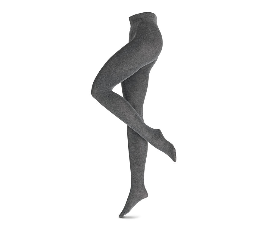 Nohy v pletených pančuchových nohaviciach, 2 páry.