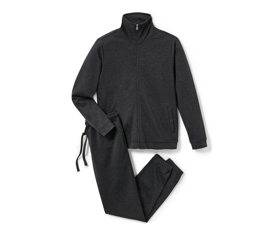 Sivá domáca súprava so zipsom a nohavicami so sťahovacou šnúrkou leží na bielom pozadí.